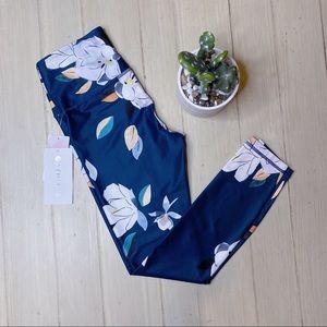 NWT!! Athleta Teal Floral Leggings size Small